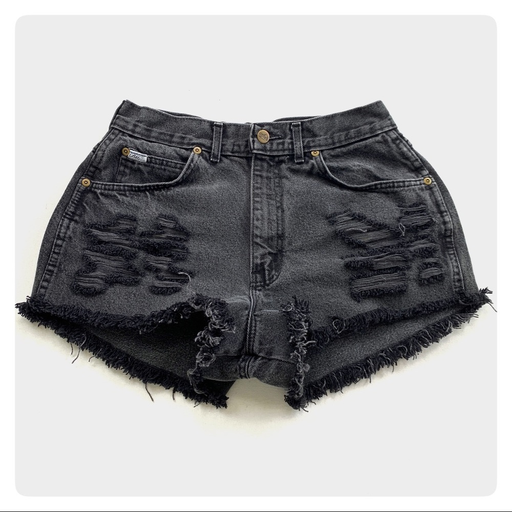 CHIC Distressed Shorts M Waist 30-31 Size 10 255RE